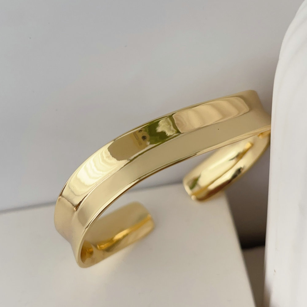 Metal fashion bangle