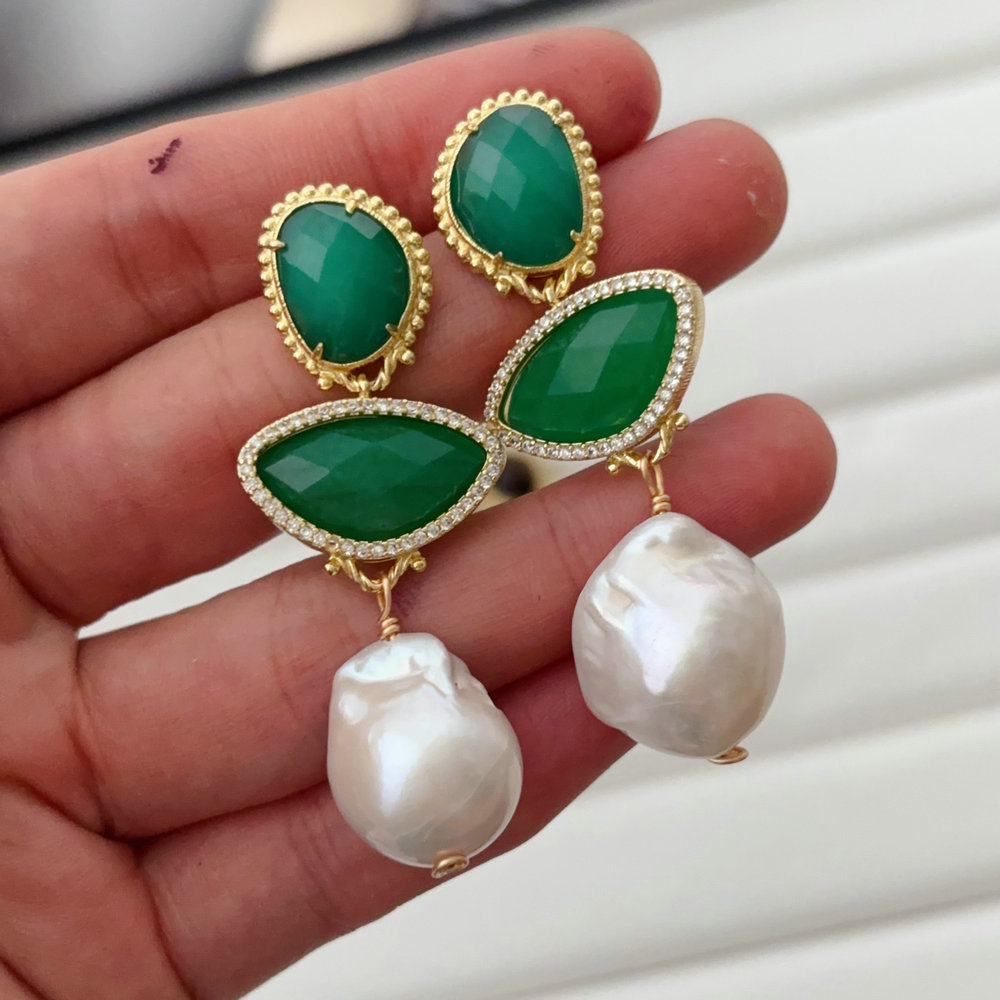 Gemstone free water pearl earrings
