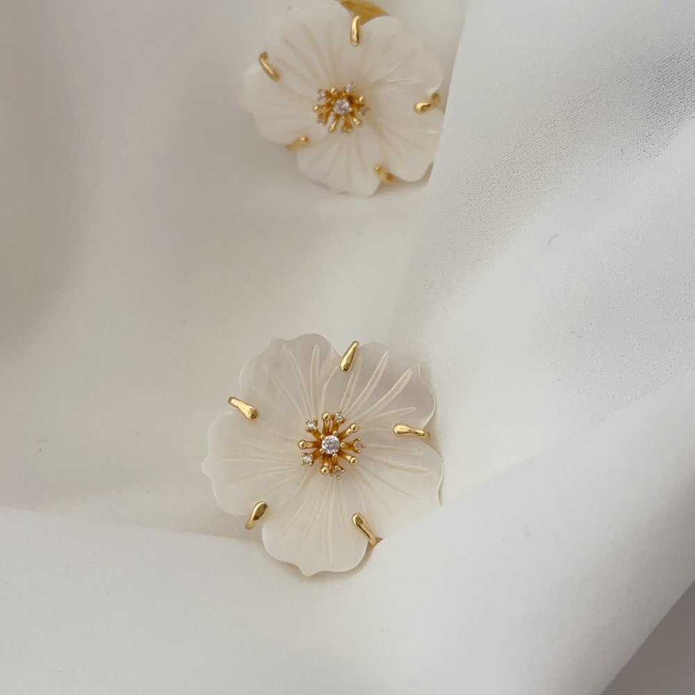 Shell flower ring