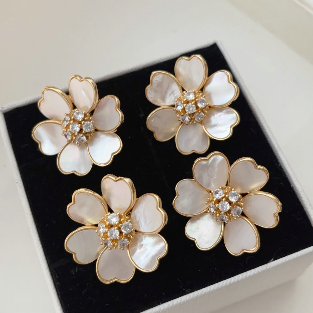Flower earrings