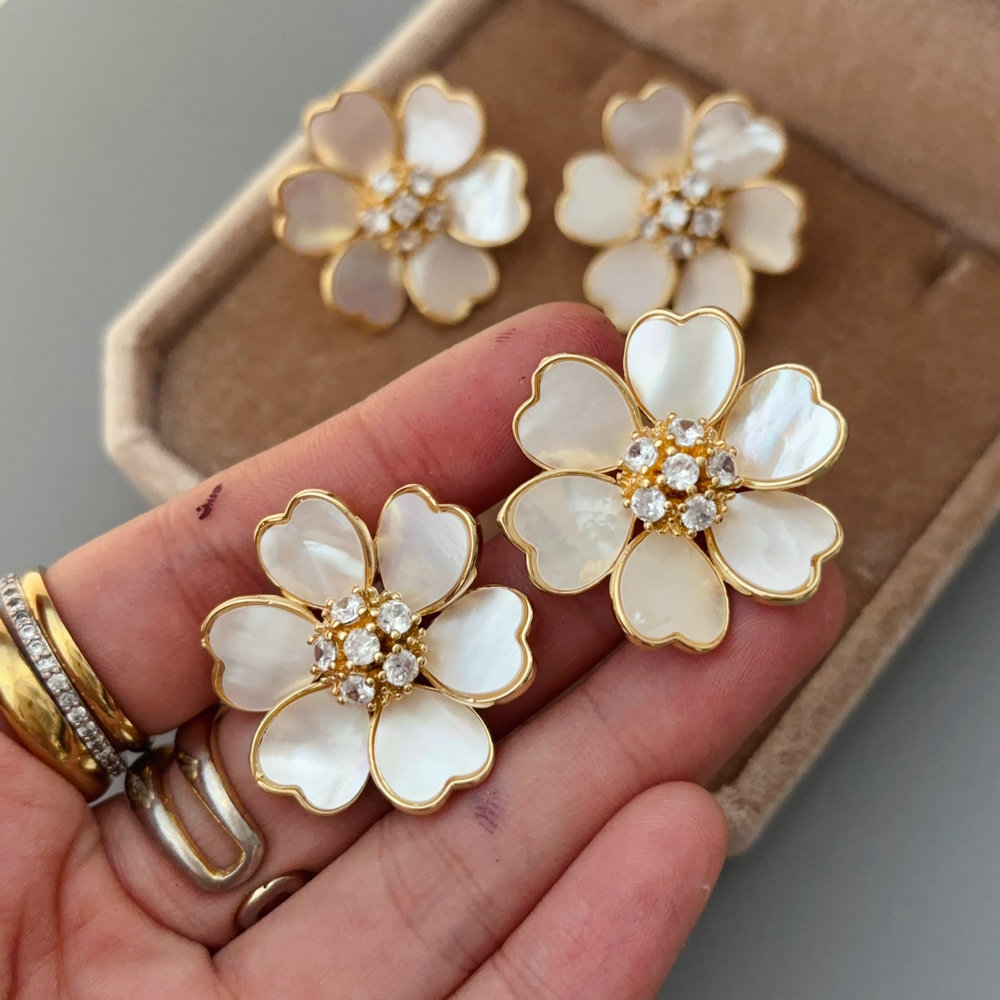 Flower earrings