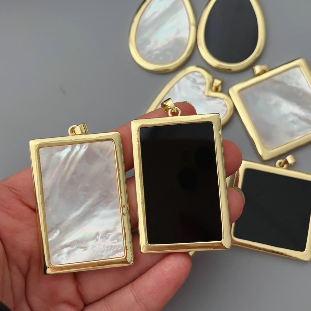 Big shell square pendant