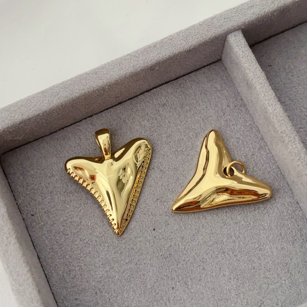 Teeth charm