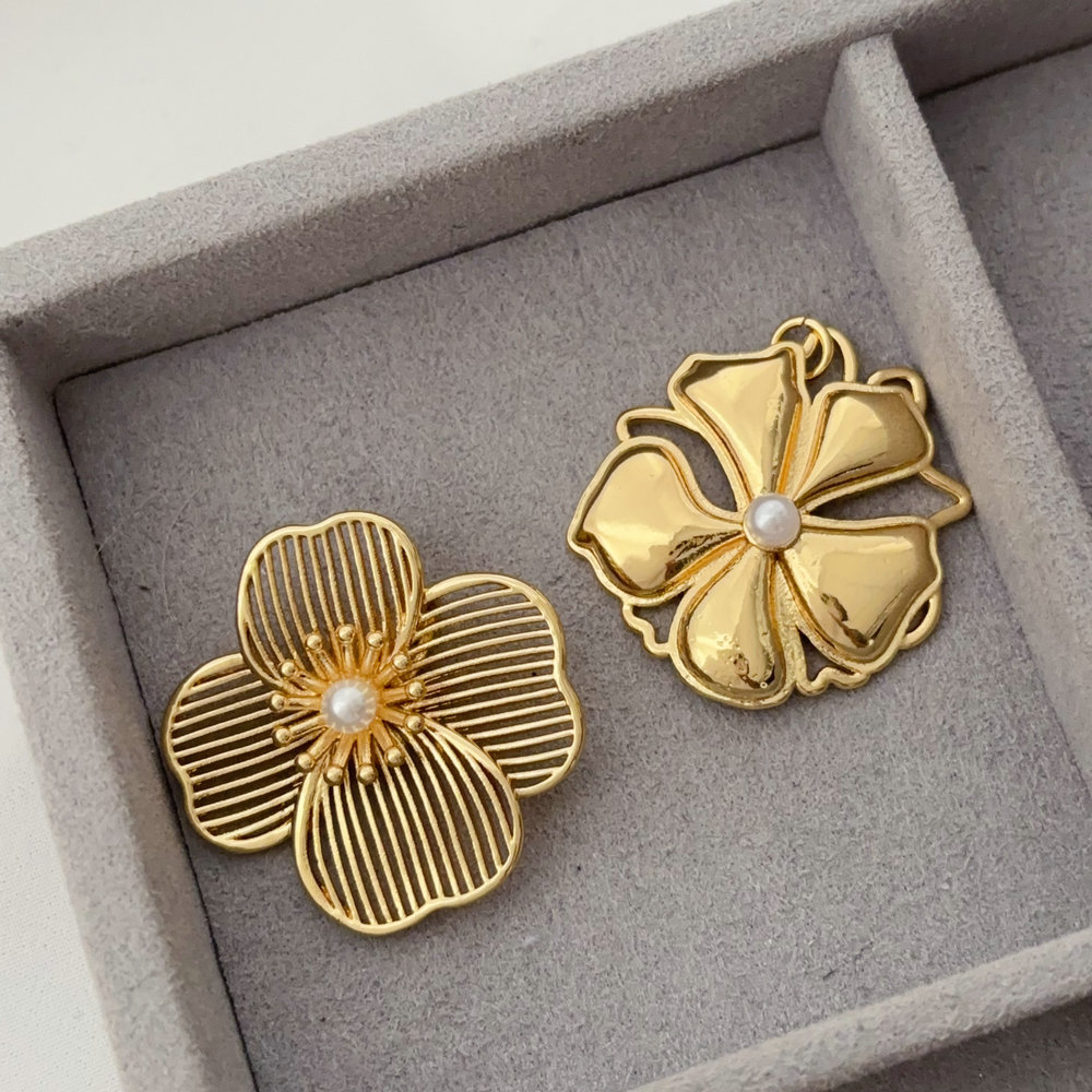 Flower charm
