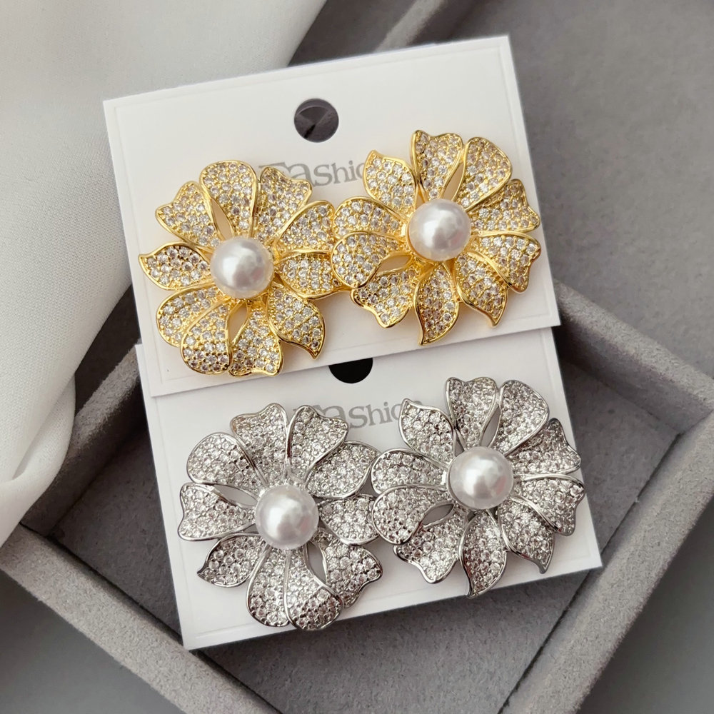 Pave zirconn flower earrings