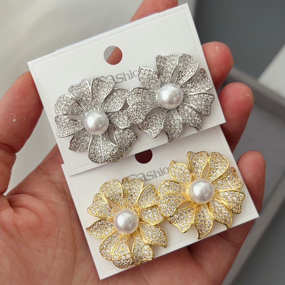 Pave zirconn flower earrings