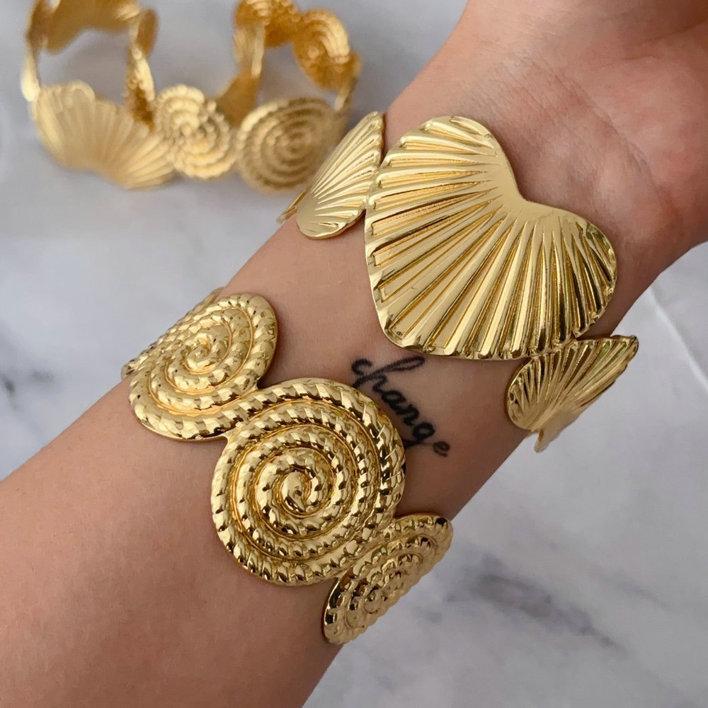 Metal chunky snail heart bangle