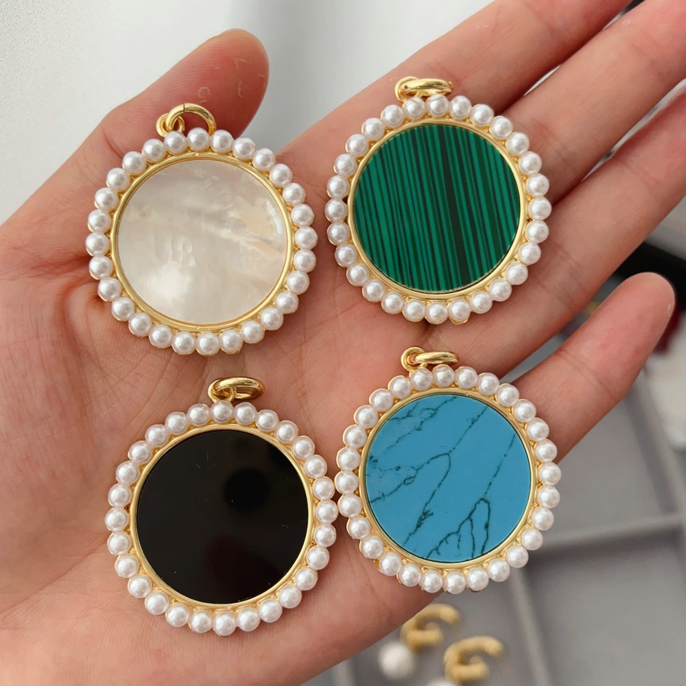 Round shape shell pendant