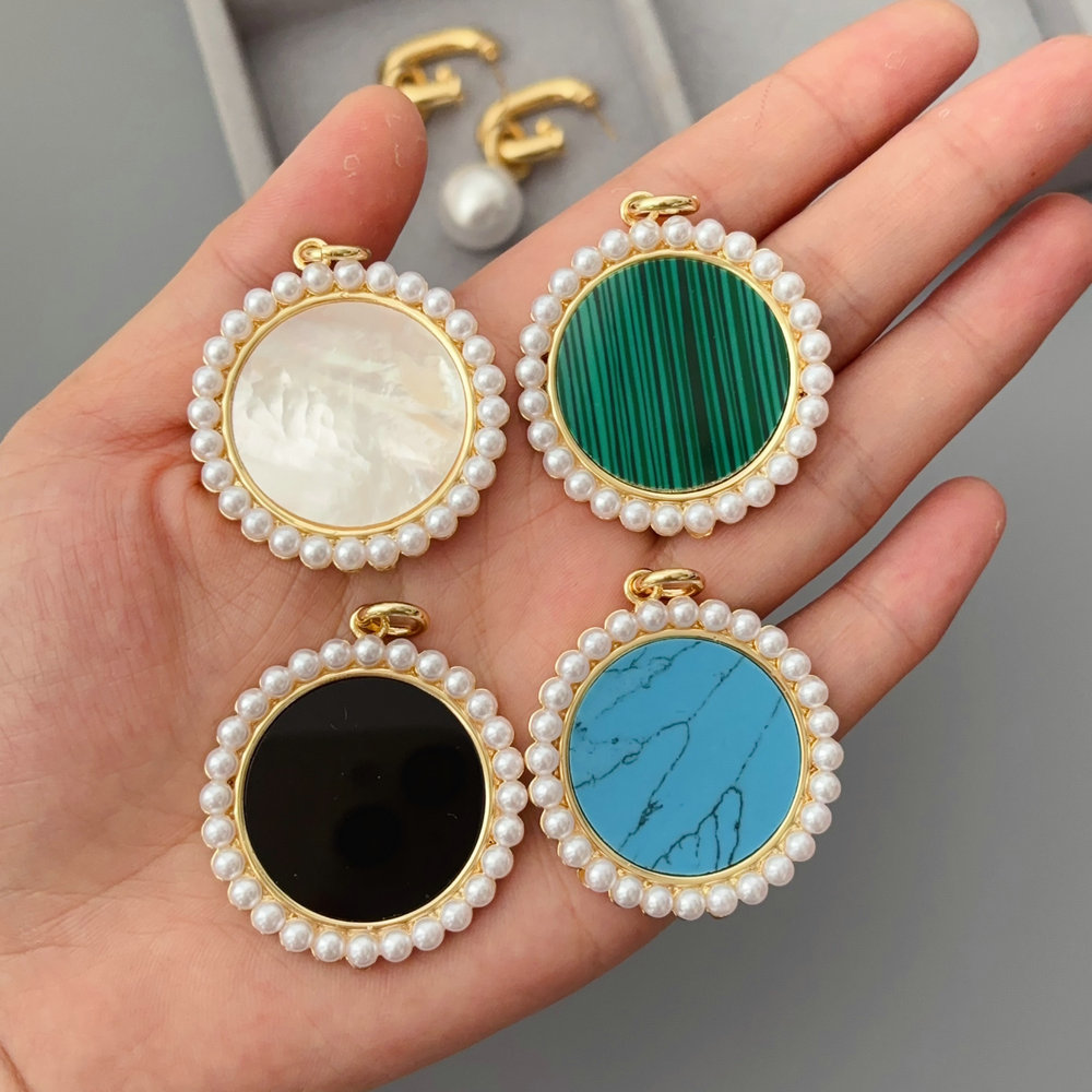 Round shape shell pendant