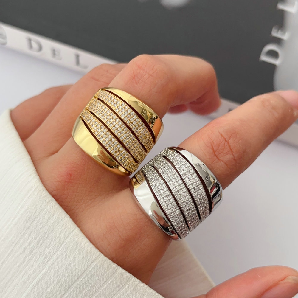 Pave zircon link ring