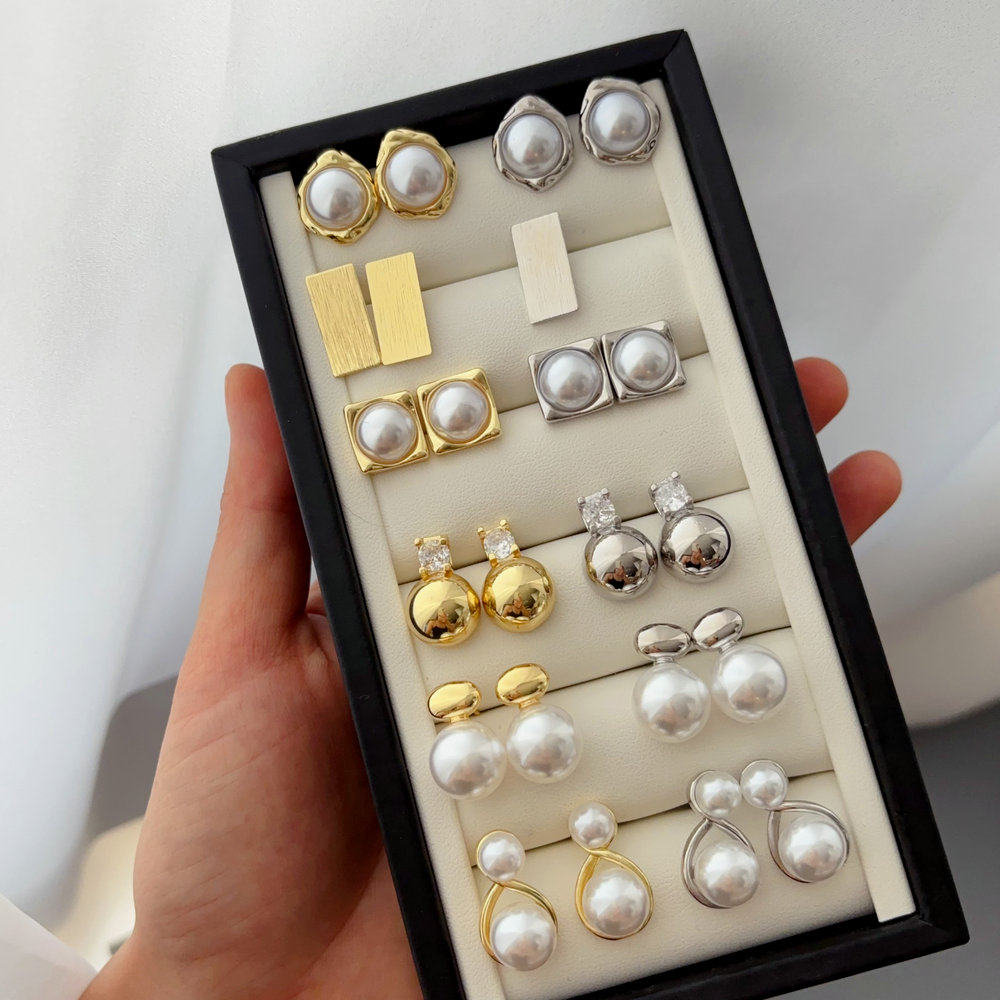 Glass pearl earrings