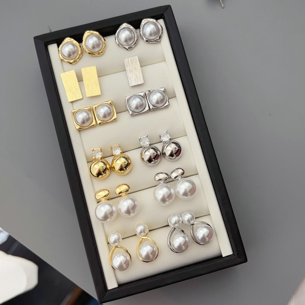 Glass pearl earrings