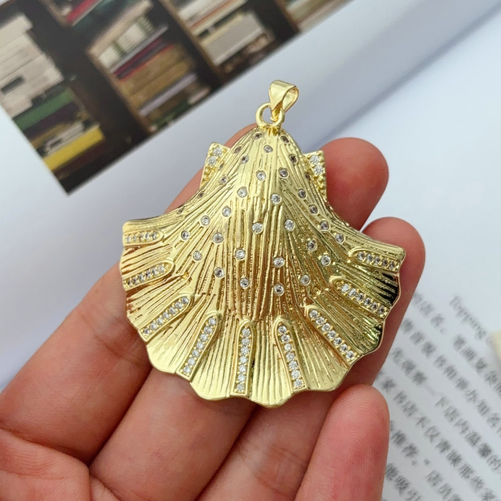Big shell pendant