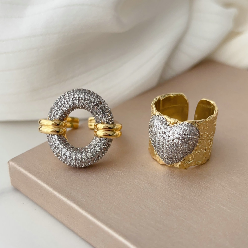 Two tone heart ring