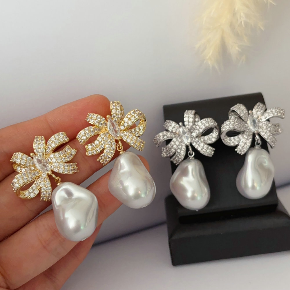 Pearl flower earrings