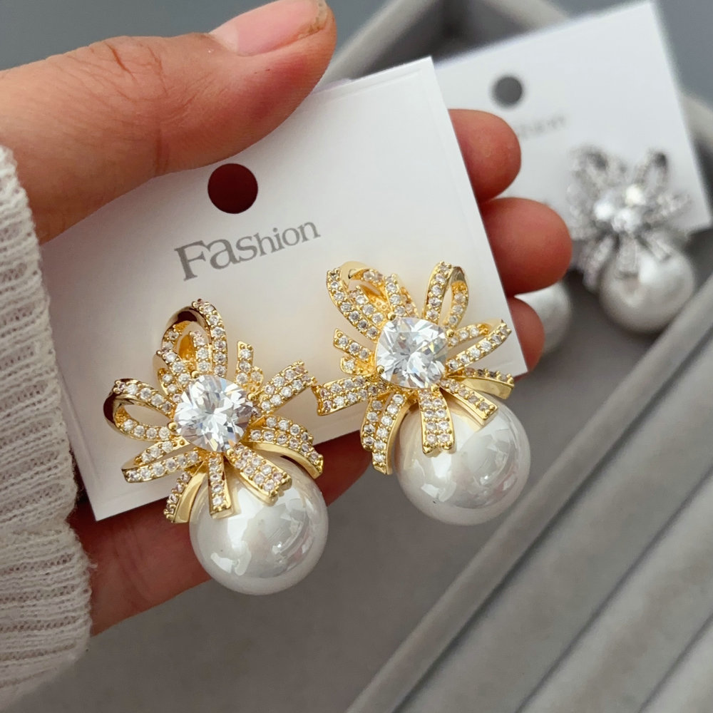 Pearl flower earrings