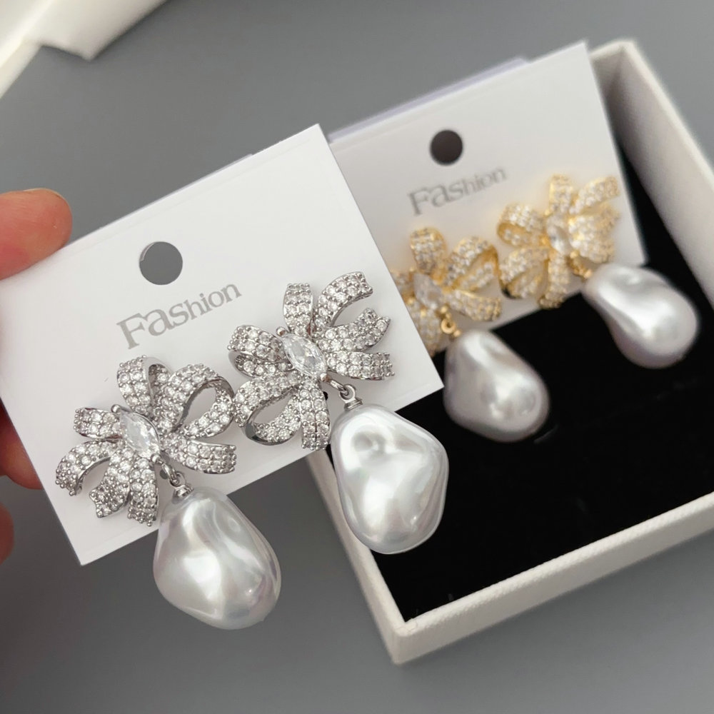 Pearl flower earrings