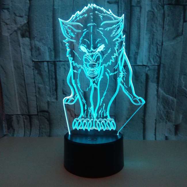 Majestic Wolf Lamp