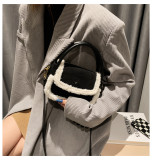 2021 winter tide foreign style handbag shoulder messenger bag lamb hair bag