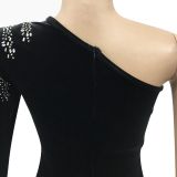 Autumn / winter 2021 Royal velvet diamond mesh perspective pleated diagonal collar one shoulder split dress