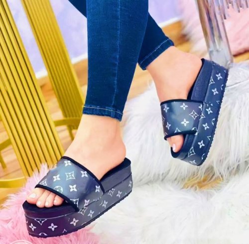 Large size print a word solid color Europe and the United States casual and versatile sandals