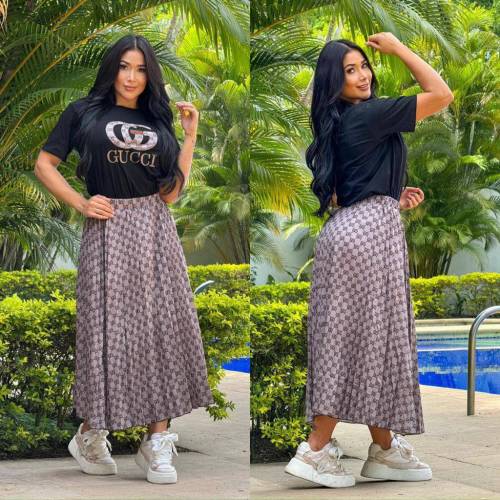 Fashion Casual Short Sleeve Set (Top + Loose Pleated Skirt)