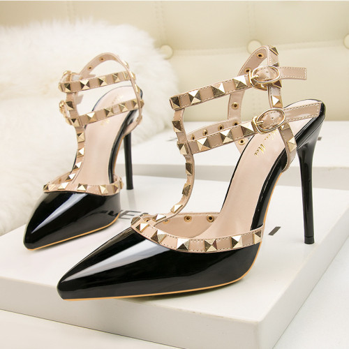 Sexy nightclub heels patent leather metal rivets Roman sandals