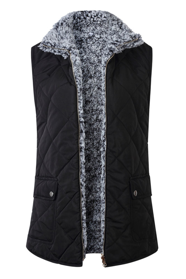 lightweight sleeveless vest with pockets