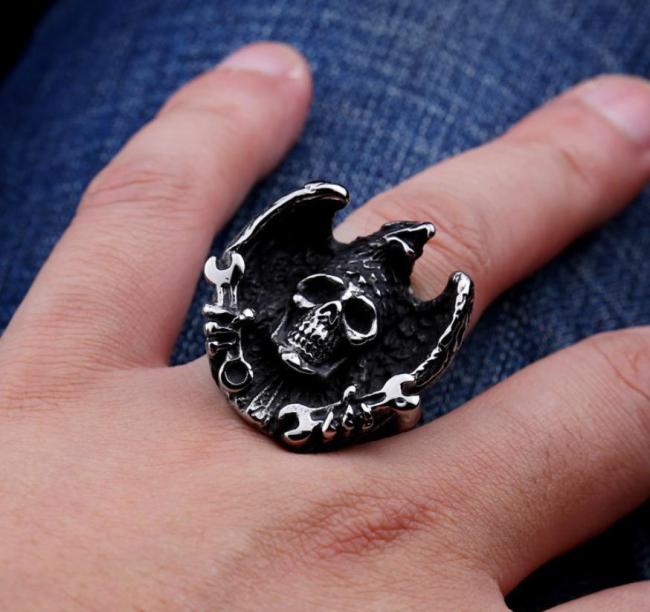 Wholesale Stainless Steel Mens Eagle Catch Skull Rings