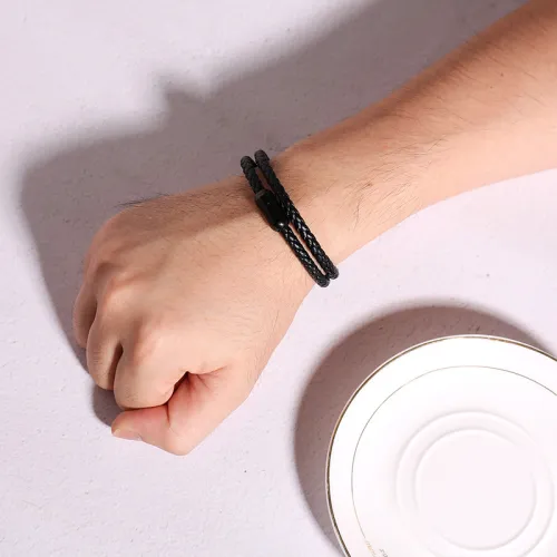 Wholesale Stainless Steel Magnetic Buckle Handmade Braided Black Leather Bracelet
