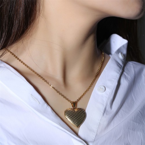 Wholesale Stainless Steel Heart Pendant and Chain Gold