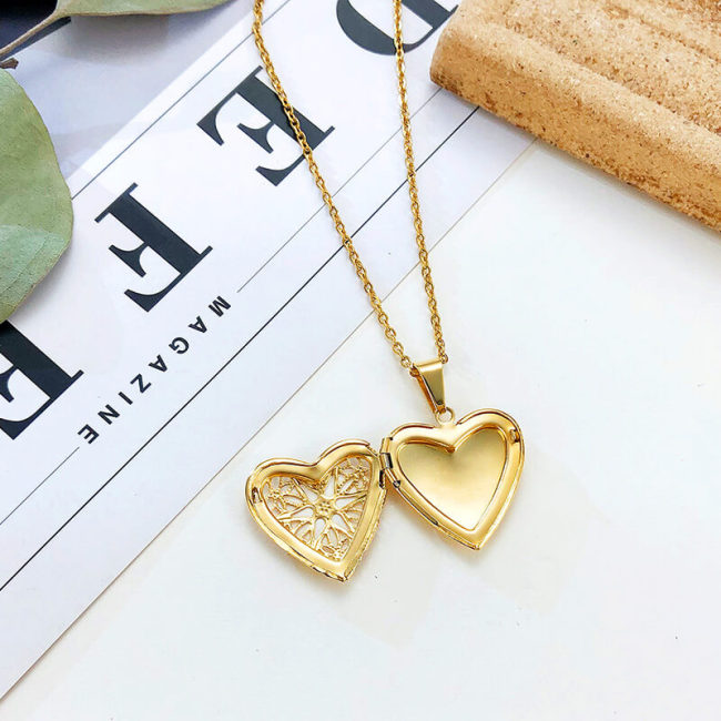 Wholesale Stainless Steel Custom Heart Photo Locket Necklace