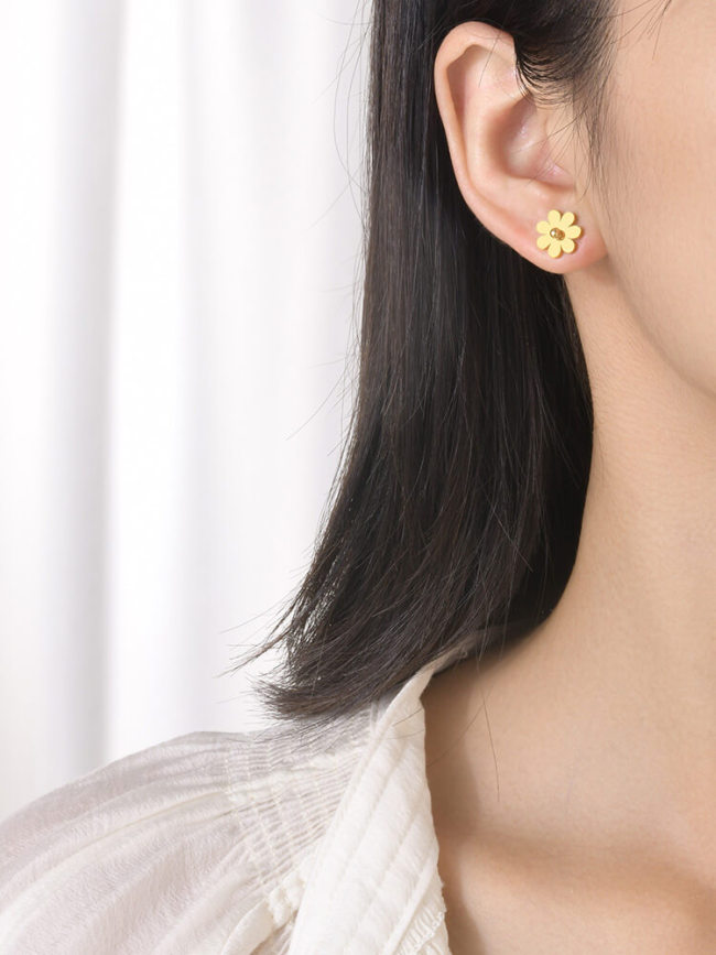 Wholesale Stainless Steel Gold Daisy Stud Earrings