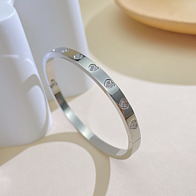 Wholesale Stainless Steel Heart Embossed Bangle with CZ
