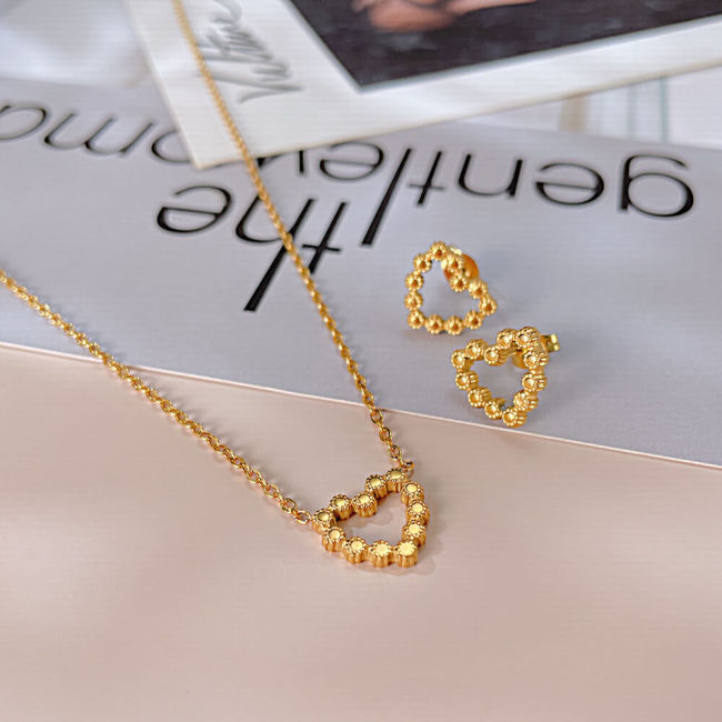 Wholesale Stainless Steel Gold Hollow Heart Pendant Necklace