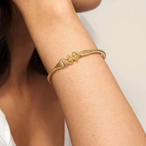 Wholesale Stainless Steel Gold Mobius Open Bangle