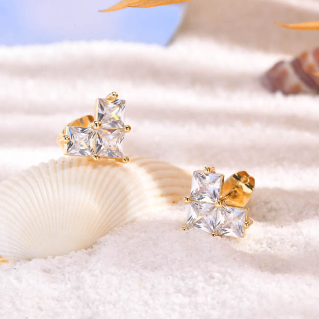 Wholesale Copper Zirconia Heart Stud Earrings