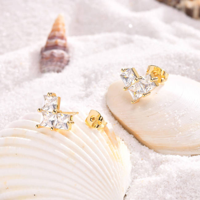 Wholesale Copper Zirconia Heart Stud Earrings