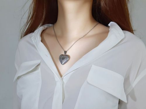 Wholesale Stainless Steel Heart Photo Necklace