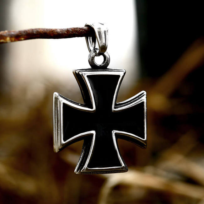 Wholesale Stainless Steel Maltese Cross Pendant