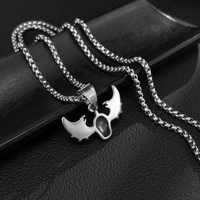 Wholesale Stainless Steel Bat Skull Necklace