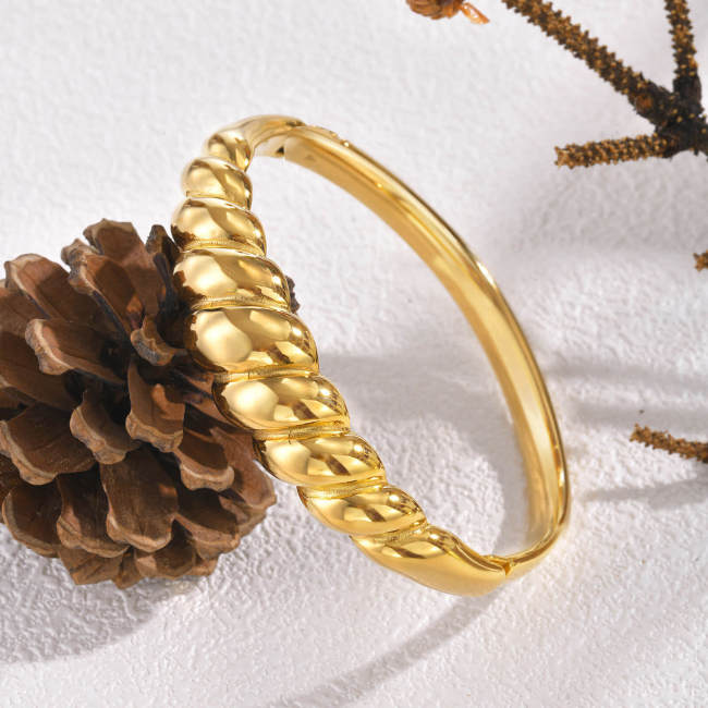 Wholesale Stainless Steel Gold Fashion Openable Bangle