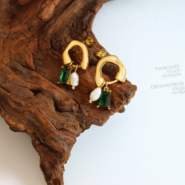 Wholesale Stainless Steel Earrings with Green Crystal