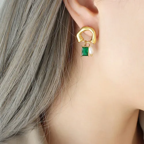 Wholesale Stainless Steel Earrings with Green Crystal