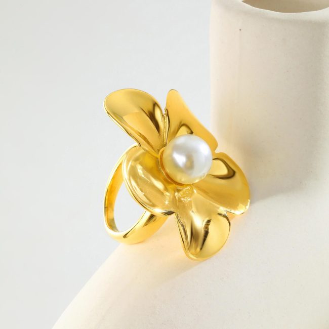 Wholesale Stainless Steel Imitation Pearl Flower Ring