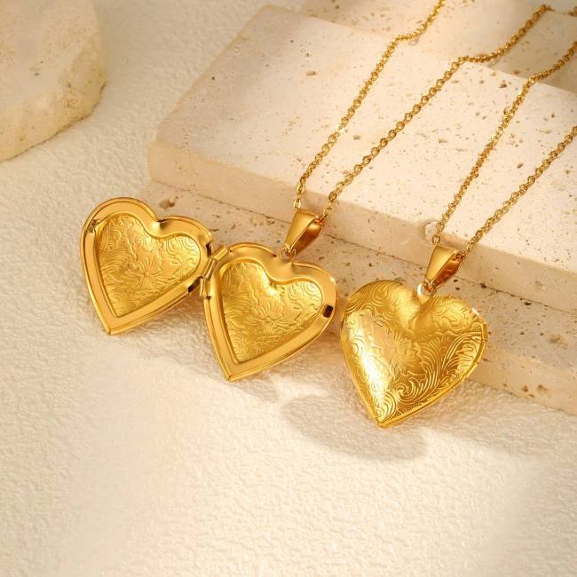 Wholesale Stainless Steel Vintage Heart Locket Necklace