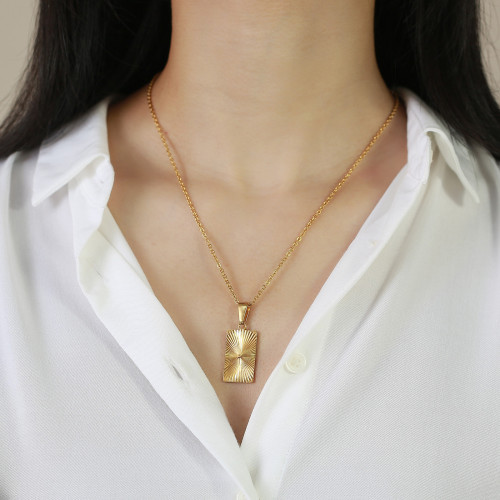 Wholesale Stainless Steel Pleated Heart Necklace for Women