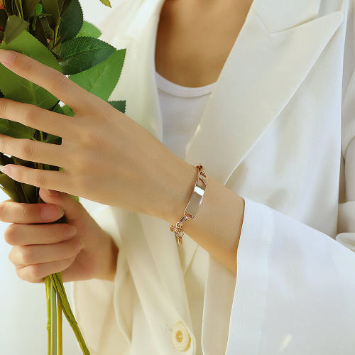 Wholesale Stainless Steel Engraved Hollow Heart Bracelet