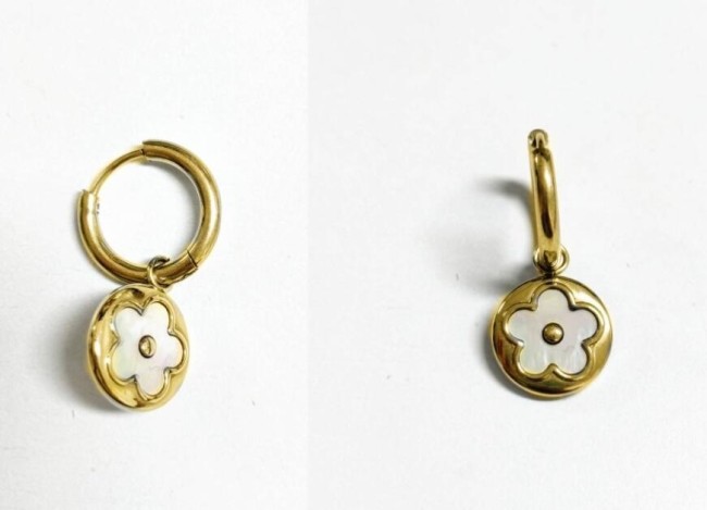 Wholesale Stainless Steel Waterproof Non-Tarnish Lucky Flower Jewelry