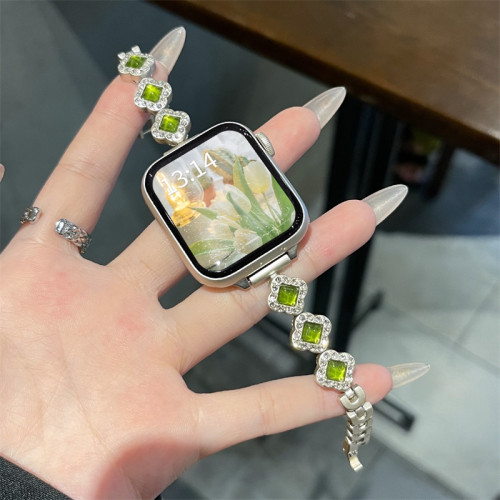 Luxury Glitter Diamond Four-leaf Clover Metal Bracelet Strap For Apple Watch Series 9 8 5 4 SE Ultra 2 Chain Design Women Bands